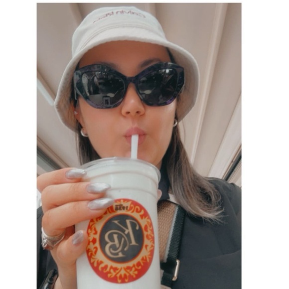 Meet your Posher, Sue - Picture 1 of 3